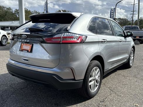 Used 2024 Ford Edge SE image 4