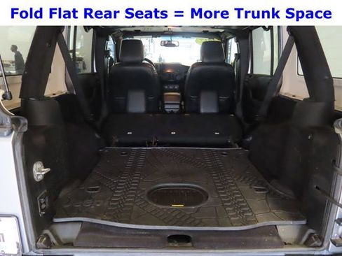 Used 2017 Jeep Wrangler Unlimited Sahara AWD/4WD image 31