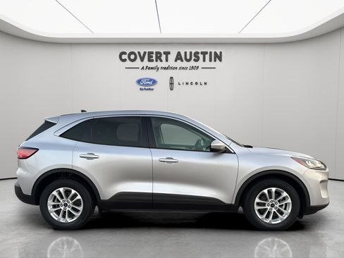 Used 2020 Ford Escape SE image 6