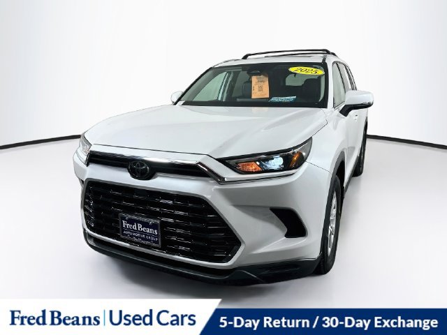Used 2025 Toyota Grand Highlander AWD image 3