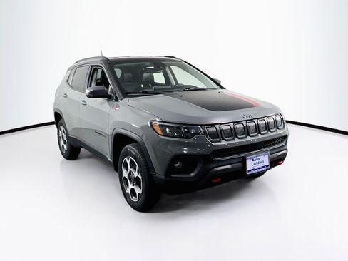 Used 2022 Jeep Compass Trailhawk w/ Trailhawk Convenience Group AWD/4WD image 3