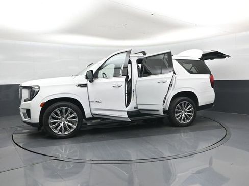 Used 2021 GMC Yukon Denali w/ Denali Premium Package image 52