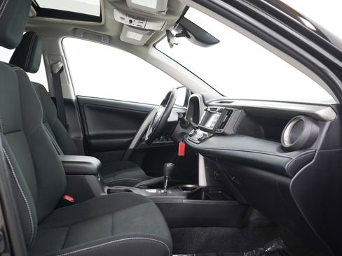 Used 2018 Toyota RAV4 XLE AWD/4WD image 11