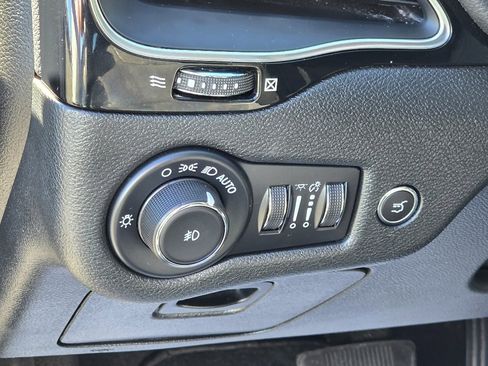 Used 2023 Jeep Cherokee Altitude Lux image 8