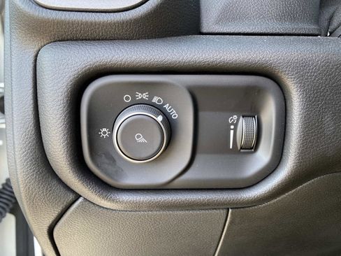 Used 2023 RAM 2500 Tradesman w/ Chrome Appearance Group image 19