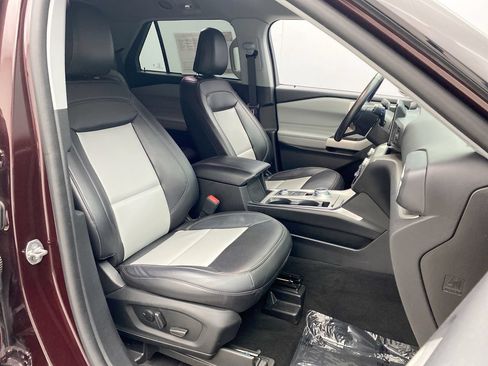 Used 2022 Ford Explorer XLT w/ Equipment Group 202A AWD/4WD image 22