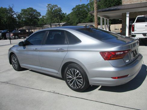 Used 2019 Volkswagen Jetta SE image 3