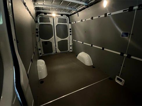 Used 2025 Mercedes-Benz Sprinter 2500 image 27