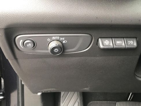 Used 2021 Buick Envision Essence w/ Technology Package I AWD/4WD image 13