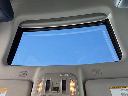 Used 2024 Toyota Highlander Limited FWD image 15