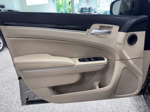 Used 2014 Chrysler 300 AWD w/ Driver Convenience Group image 18