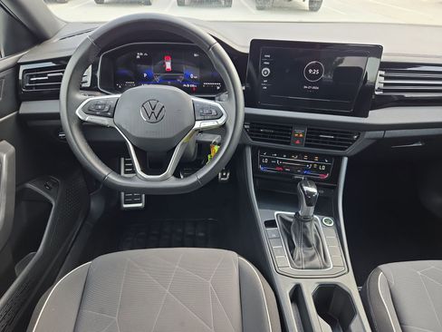 Used 2025 Volkswagen Jetta Sport FWD image 27