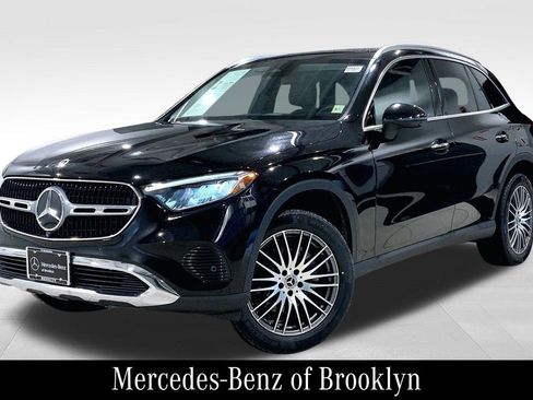 Used 2023 Mercedes-Benz GLC 300 4MATIC image 3