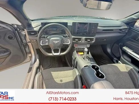 Used 2024 Ford Mustang Convertible RWD image 16