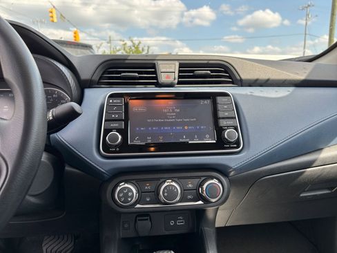 Used 2025 Nissan Versa SV FWD image 17