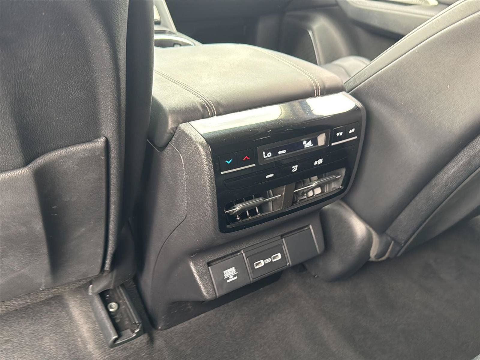 Used 2023 Acura MDX w/ Technology Package AWD/4WD image 15