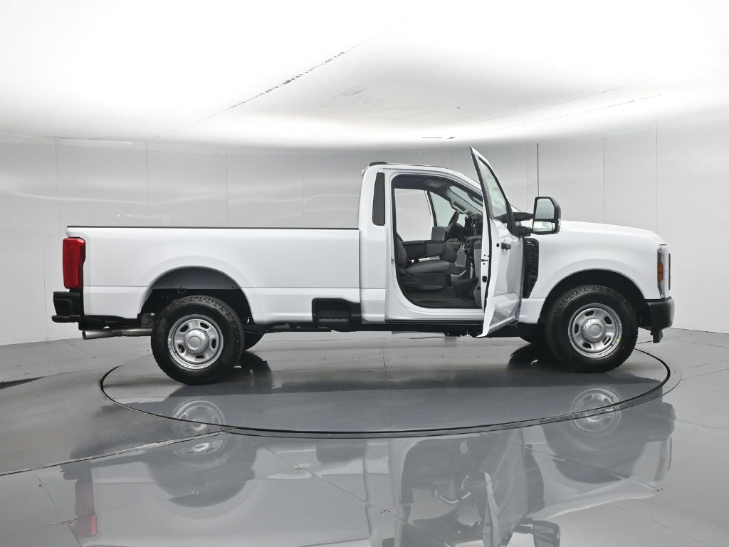 New 2027 Ford F350 XL w/ XL Chrome Package RWD image 4