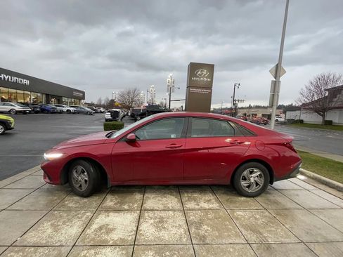 Certified 2025 Hyundai Elantra SE FWD image 4