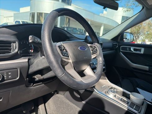 Used 2021 Ford Explorer XLT w/ Equipment Group 202A image 9