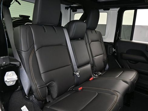 Used 2025 Jeep Wrangler Unlimited Rubicon 392 image 44