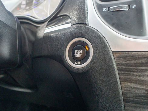 Used 2018 Chrysler 300 Touring L image 19