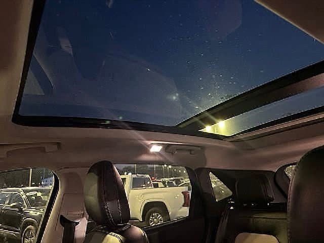 Used 2022 Ford Escape Titanium w/ Titanium Elite Package AWD/4WD image 6