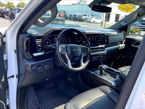 Used 2022 Chevrolet Silverado 1500 LT Trail Boss w/ LT Trail Boss Premium Package AWD/4WD image 8