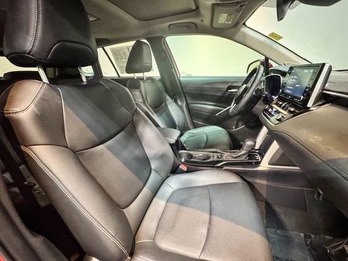 Used 2022 Toyota Corolla Cross XLE w/ Convenience Package image 24