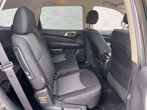 Used 2018 Nissan Pathfinder SV image 33