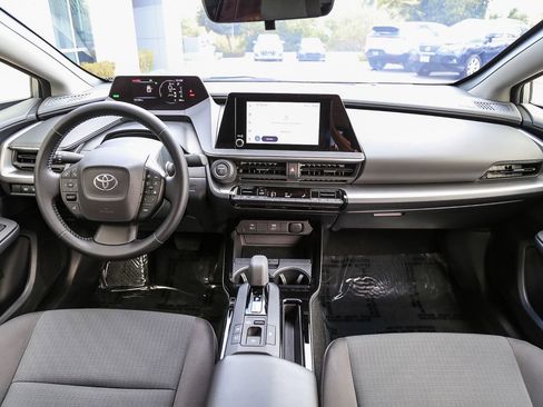 Used 2025 Toyota Prius LE FWD image 12