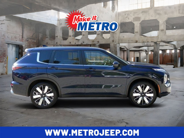 Used 2025 Mitsubishi Outlander SE AWD/4WD image 1