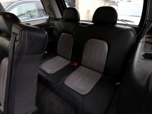 Used 2004 Mercury Mountaineer Convenience image 13