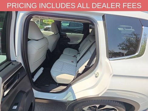 Used 2023 Mitsubishi Outlander SEL FWD image 14
