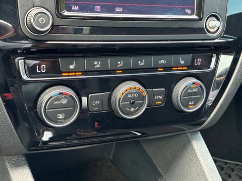 Used 2016 Volkswagen Jetta GLI FWD image 21