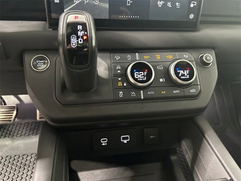 Used 2023 Land Rover Defender 110 Carpathian Edition image 21