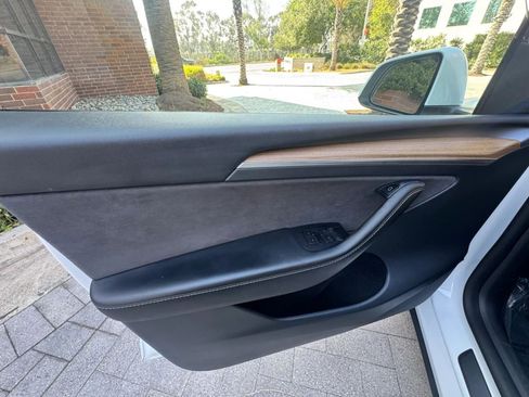 Used 2023 Tesla Model Y Long Range AWD/4WD image 30