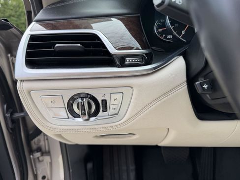 Used 2018 BMW 740i RWD image 6
