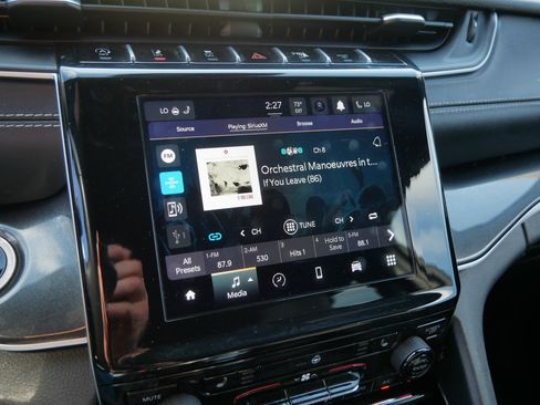 Used 2022 Jeep Grand Cherokee L Laredo image 31