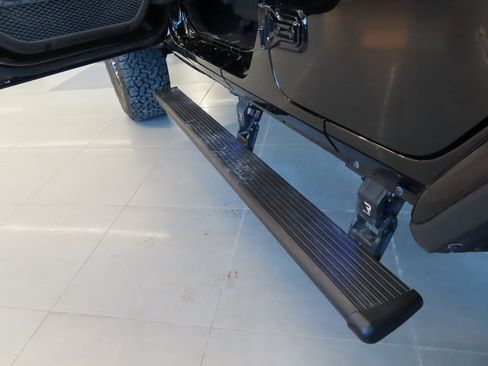 Used 2025 Jeep Wrangler Unlimited Rubicon image 18