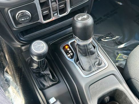 Used 2024 Jeep Wrangler Sahara image 27