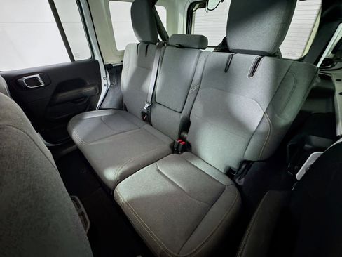 Used 2025 Jeep Wrangler Unlimited Sahara image 22