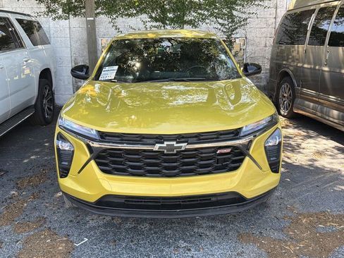 Certified 2024 Chevrolet Trax RS image 2