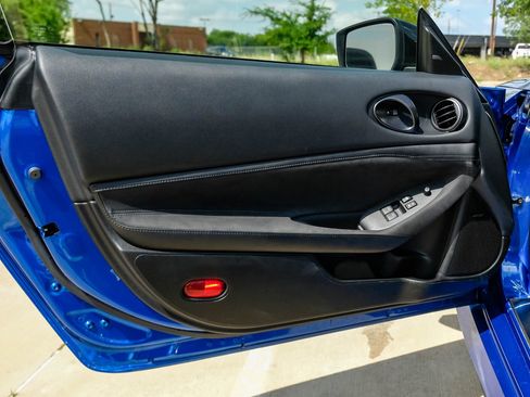 Used 2023 Nissan Z w/ Floor Mat Package (L93) RWD image 32