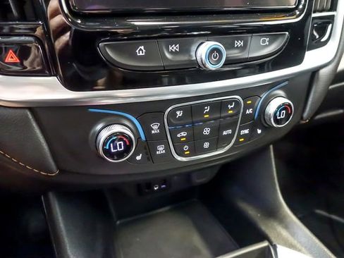 Certified 2019 Chevrolet Traverse LT w/ LT Premium Package AWD/4WD image 27
