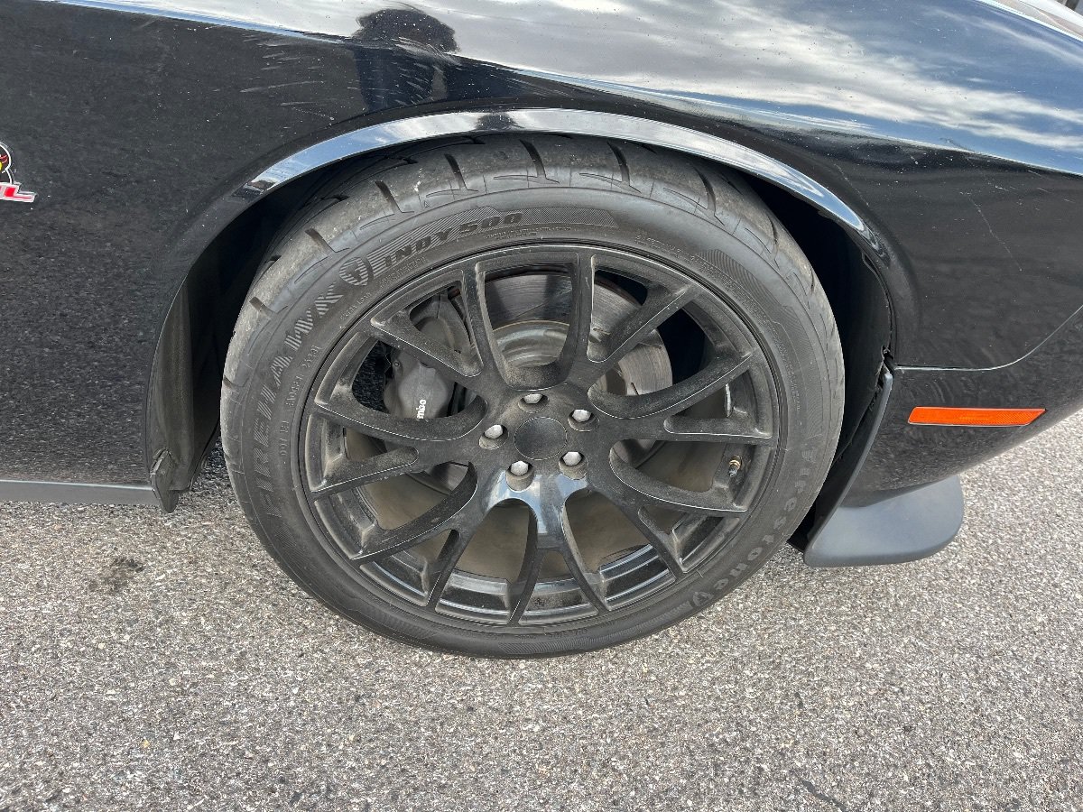Used 2015 Dodge Challenger R/T Scat Pack w/ Leather Interior Group RWD image 17