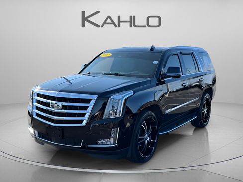 Used 2017 Cadillac Escalade Luxury image 1