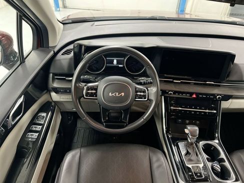 Used 2024 Kia Carnival EX FWD image 6