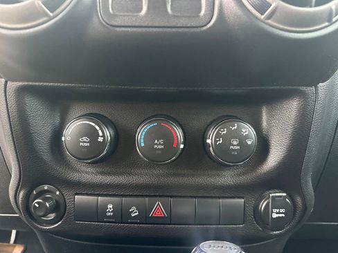 Used 2018 Jeep Wrangler Sport image 26