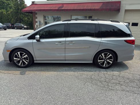 Used 2018 Honda Odyssey Elite image 2