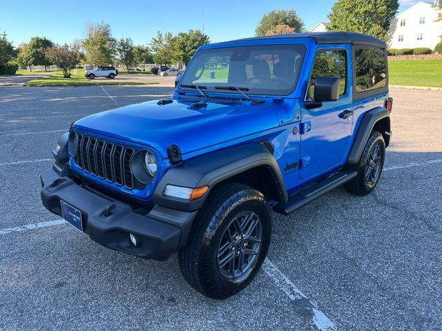 Used 2025 Jeep Wrangler Sport AWD/4WD image 5